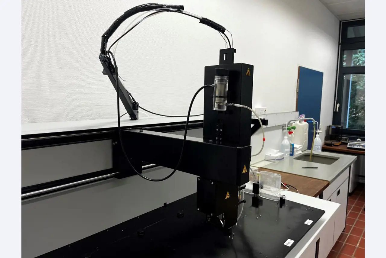 Diverse Labortechnik sowie eine Fahrregalanlage-4