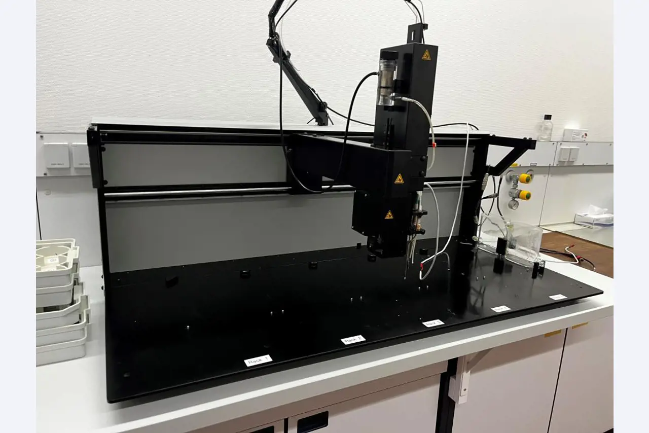 Diverse Labortechnik sowie eine Fahrregalanlage-5