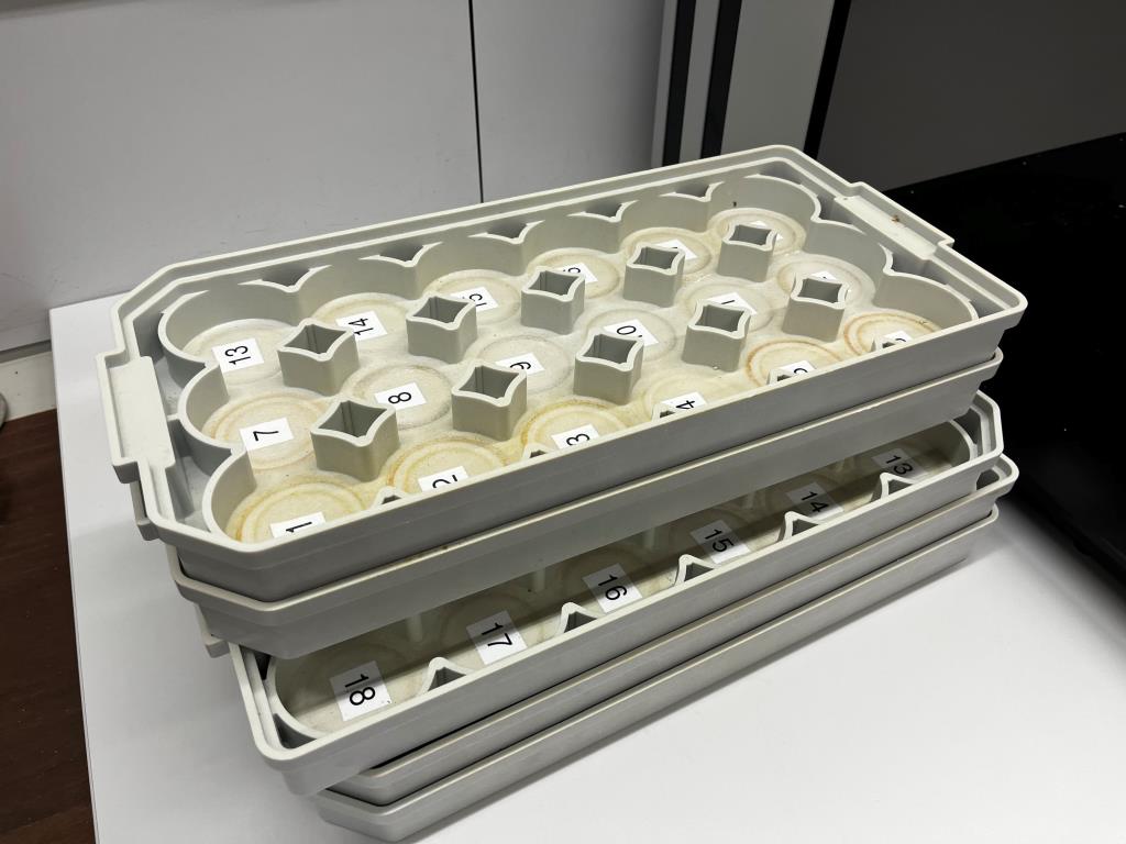 Diverse Labortechnik sowie eine Fahrregalanlage-9