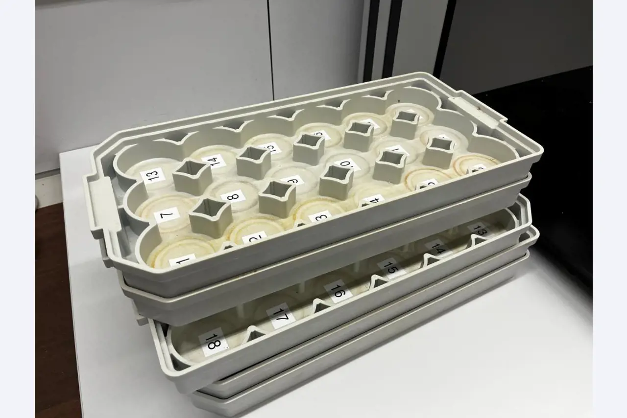 Diverse Labortechnik sowie eine Fahrregalanlage-9