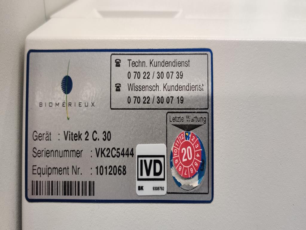 Diverses techniques de laboratoire ainsi qu'une installation de rayonnages mobiles-2