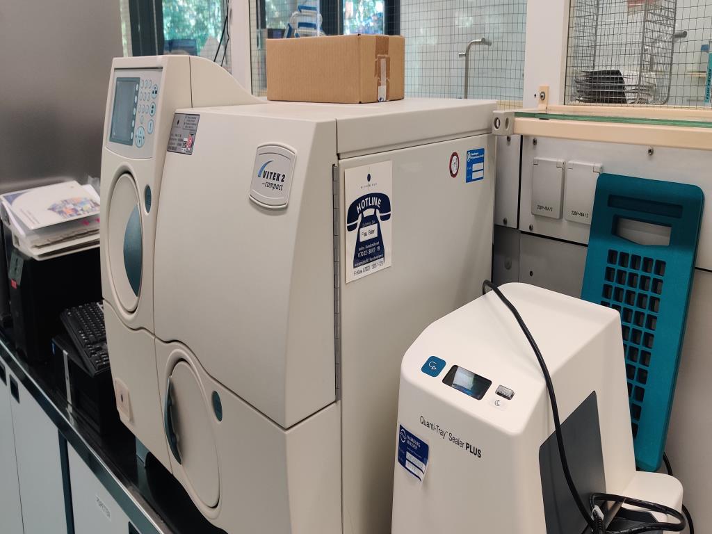 Diverses techniques de laboratoire ainsi qu'une installation de rayonnages mobiles-1