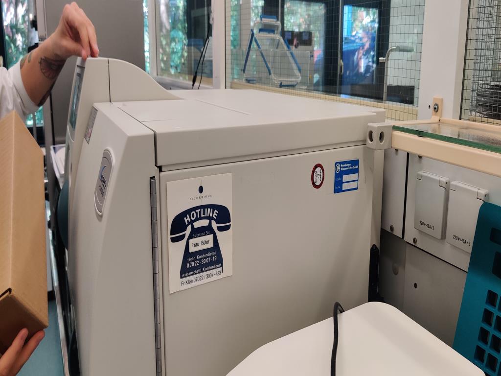 Diverses techniques de laboratoire ainsi qu'une installation de rayonnages mobiles-7