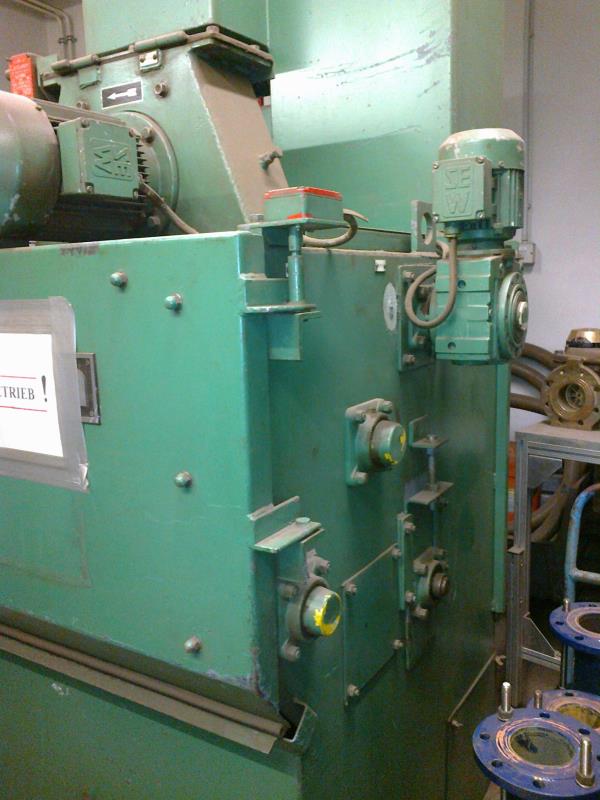 Različna laboratorijska oprema in mobilni regalni sistem-6