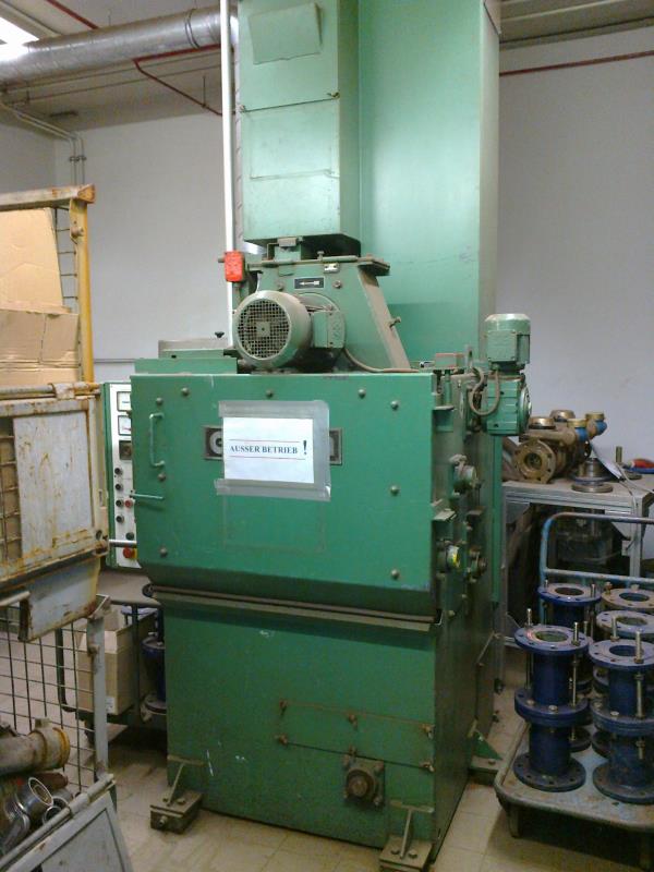 Različna laboratorijska oprema in mobilni regalni sistem-7