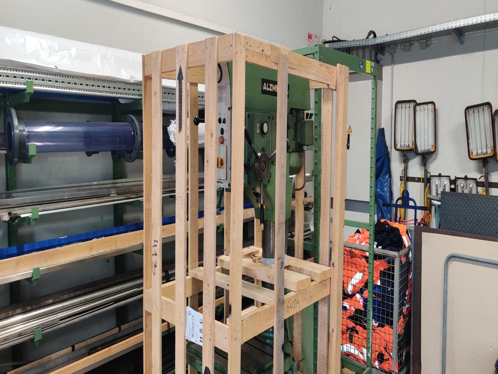 Različna laboratorijska oprema in mobilni regalni sistem-11