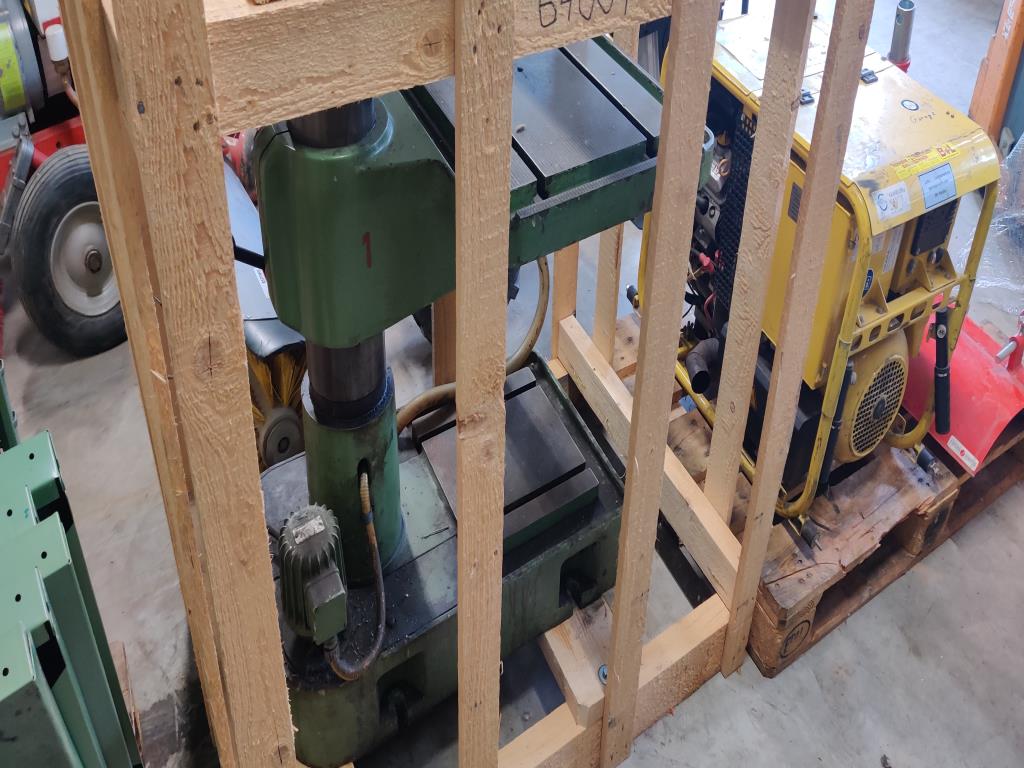 Različna laboratorijska oprema in mobilni regalni sistem-3