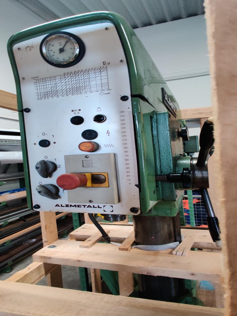 Različna laboratorijska oprema in mobilni regalni sistem-5