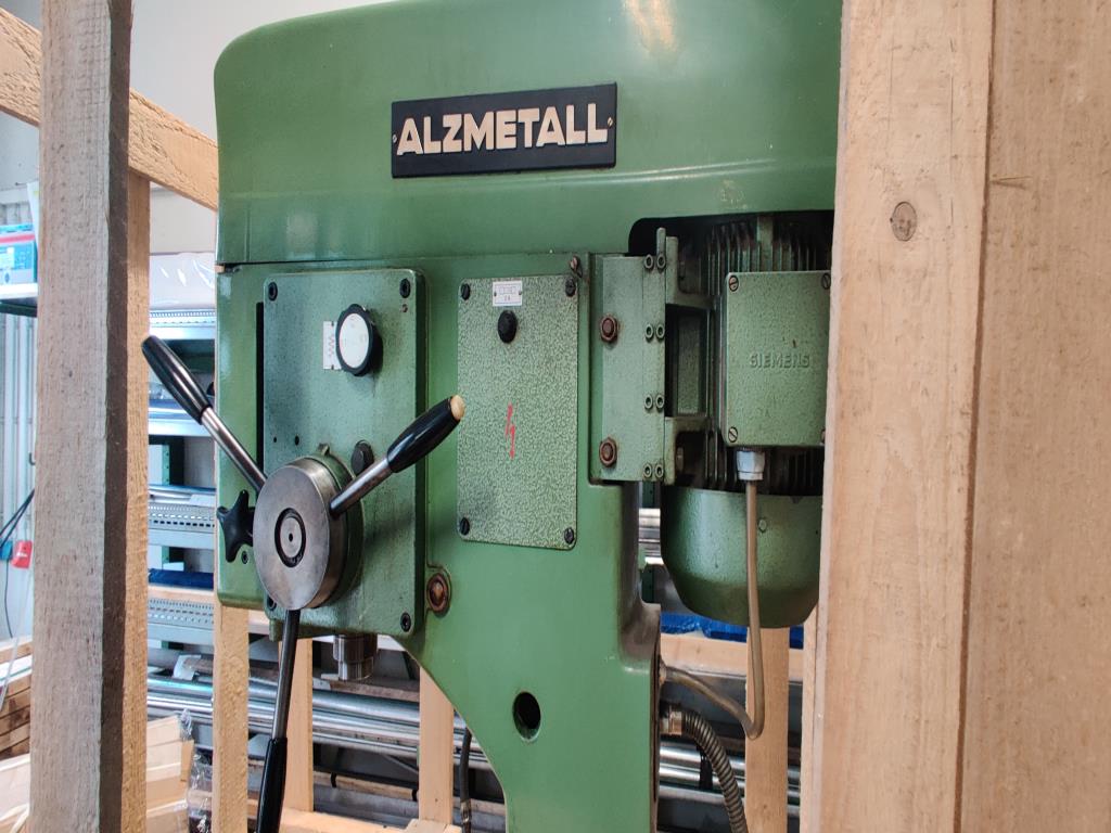 Različna laboratorijska oprema in mobilni regalni sistem-6