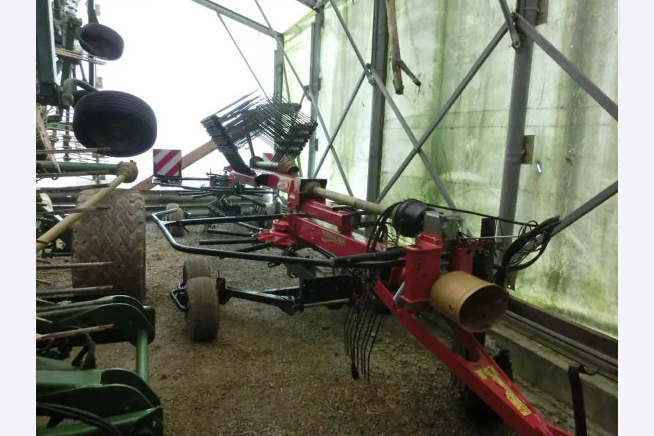 Trator Lamborghini com tração integral-1