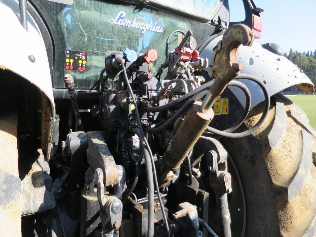 Lamborghinijev traktor s pogonom na vsa kolesa-8