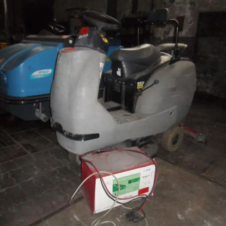 Ride-on scrubber dryer RCM Drive 952