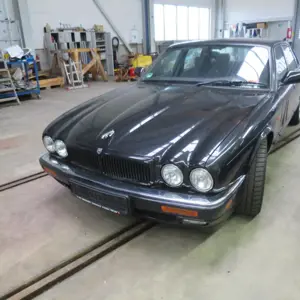 Auto Jaguar XJR 4.0 V8