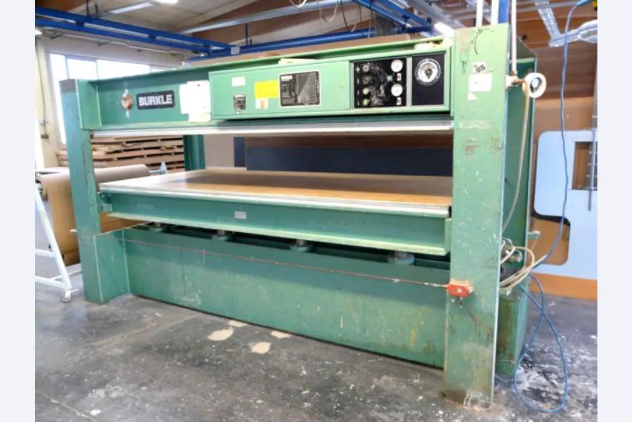 Ladenbau Ganter GmbH<br>Schreinerwerkstätten, Metallbau
-1