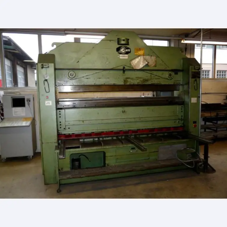 Ladenbau Ganter GmbH<br>Schreinerwerkstätten, Metallbau
-1