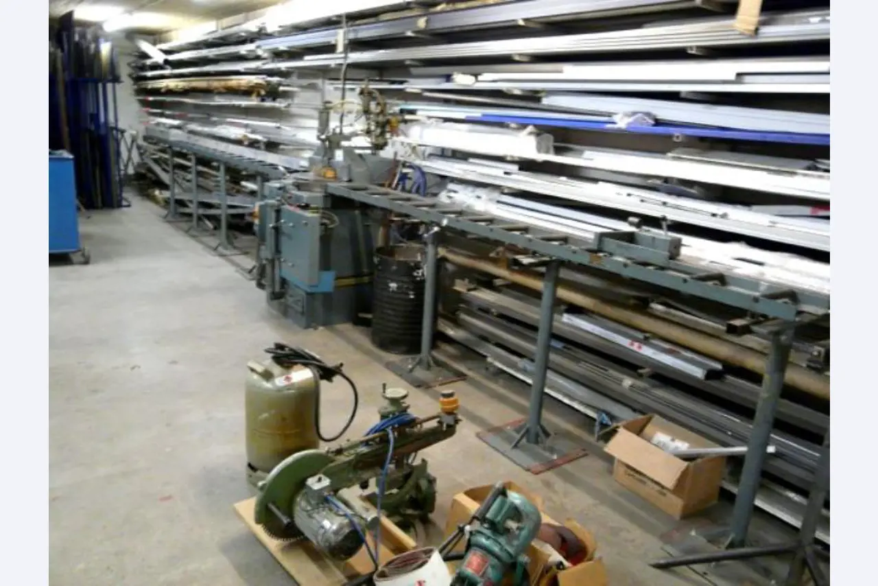 Ladenbau Ganter GmbH<br>Ateliers de menuiserie, construction métallique
-2