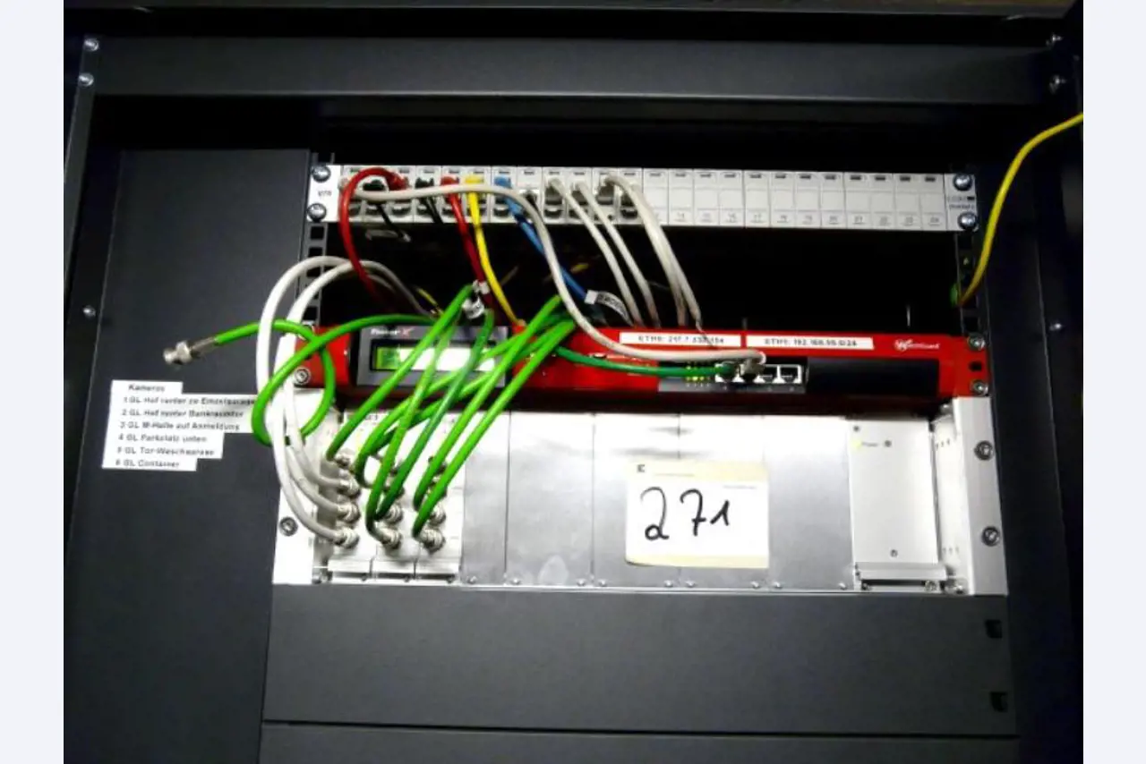 Ladenbau Ganter GmbH<br>Ateliers de menuiserie, construction métallique
-1