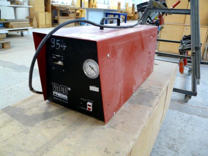 Ladenbau Ganter GmbH<br>Schreinerwerkstätten, Metallbau
-1