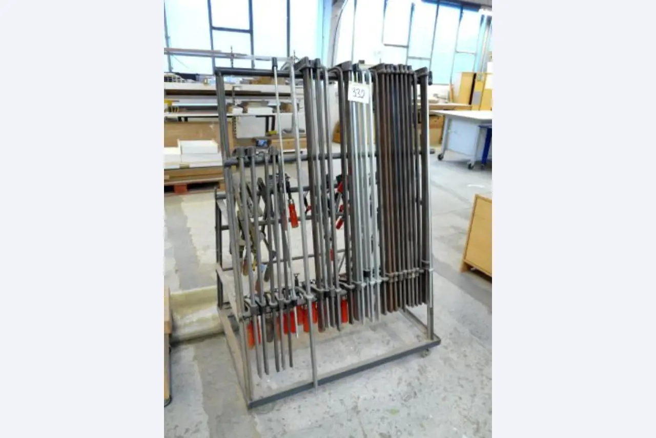 Ladenbau Ganter GmbH<br>Schreinerwerkstätten, Metallbau
-1