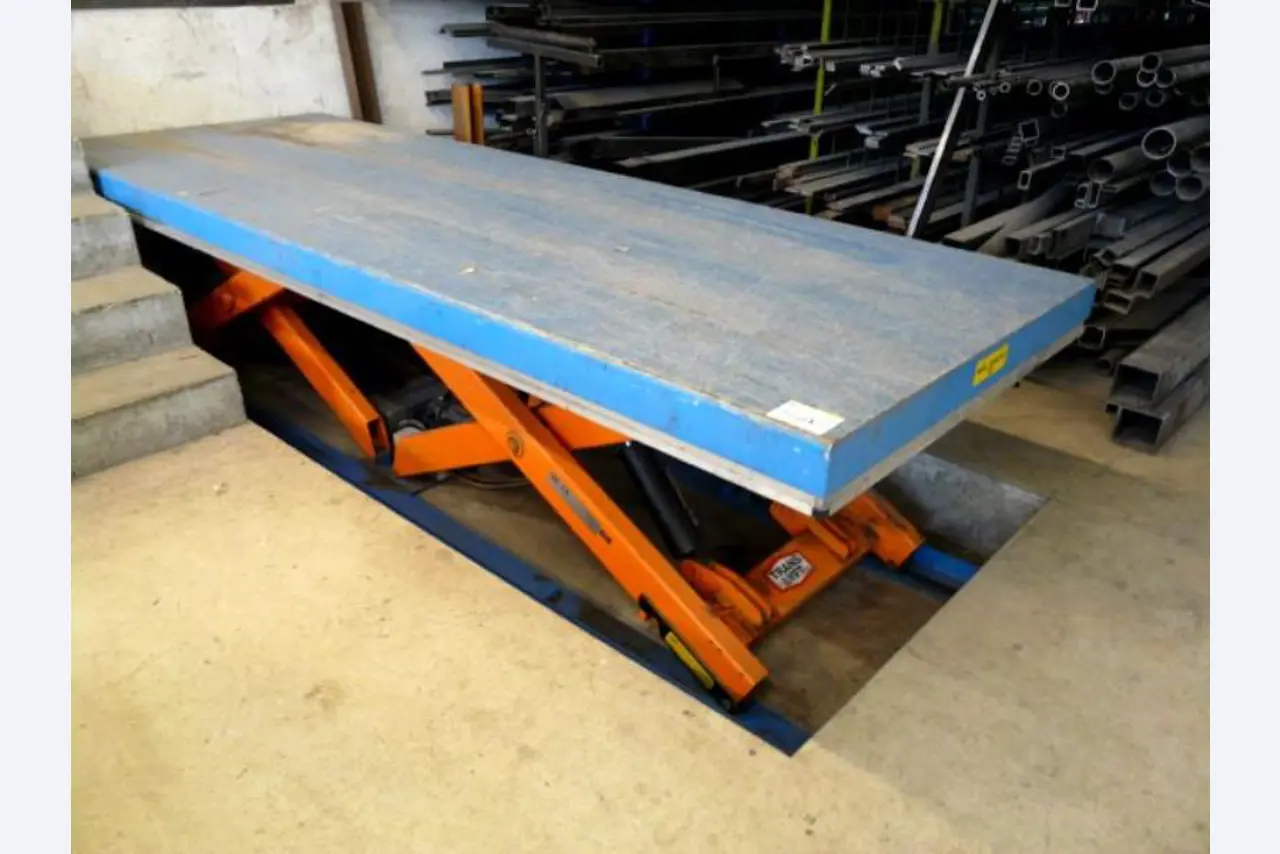 Ladenbau Ganter GmbH<br>Schreinerwerkstätten, Metallbau
-1