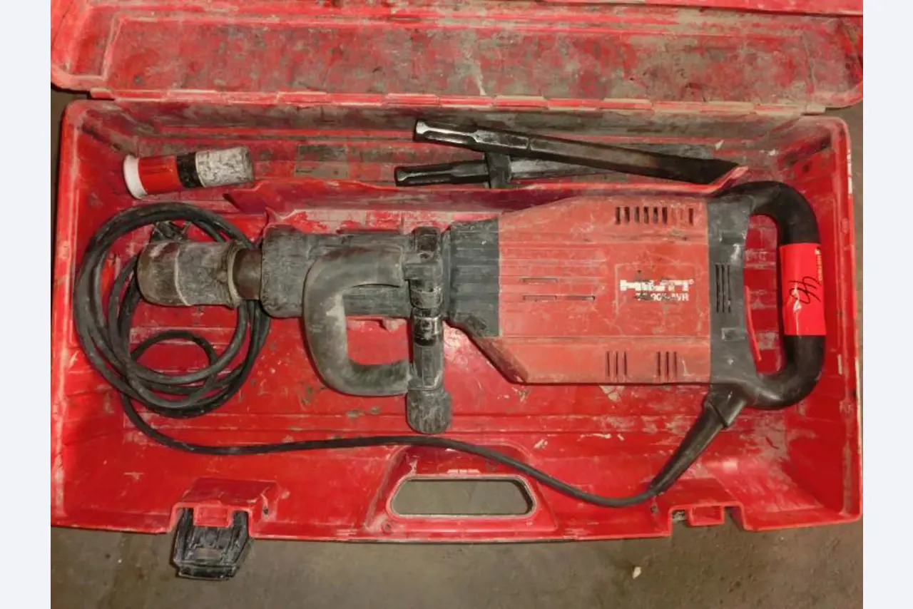 RBA-Abbruch GmbH<br>Baumaschinen, Baugeräte und Fuhrpark-1