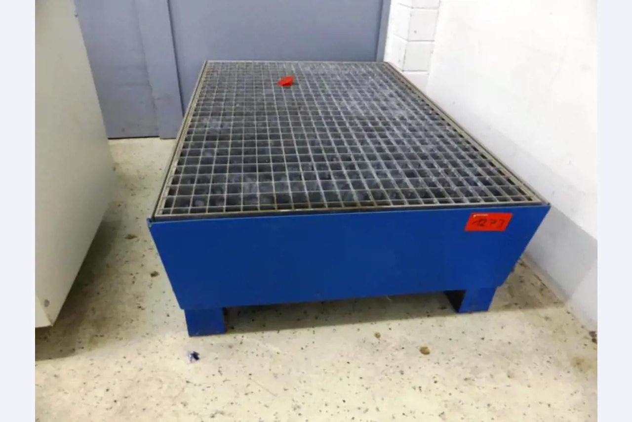 Maschinen sowie Betriebs- und Geschäftsausstattung <br>aus dem Bereich Kunststoffbearbeitung-1