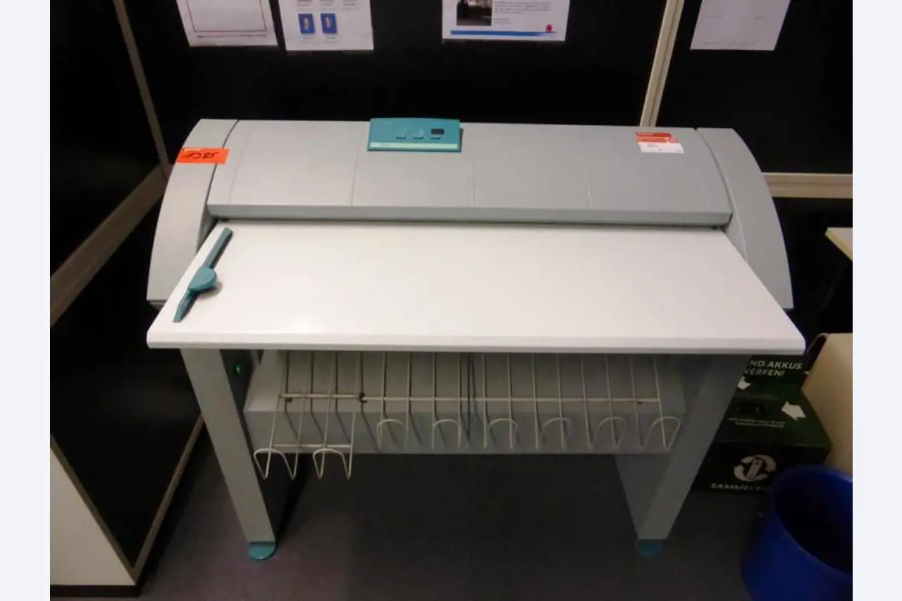 Maschinen sowie Betriebs- und Geschäftsausstattung <br>aus dem Bereich Kunststoffbearbeitung-1