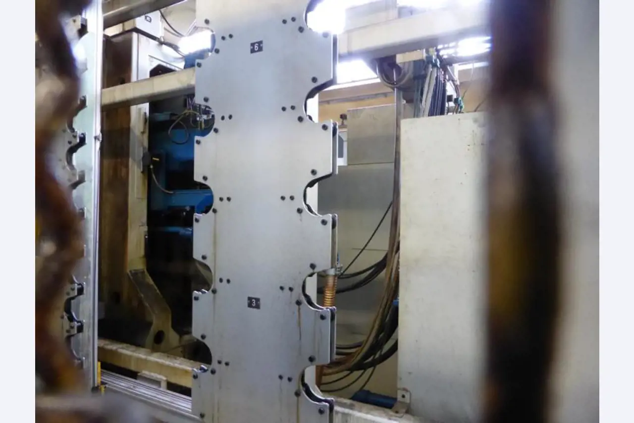 metal processing machines of a manufacturer for propulsion technology-5