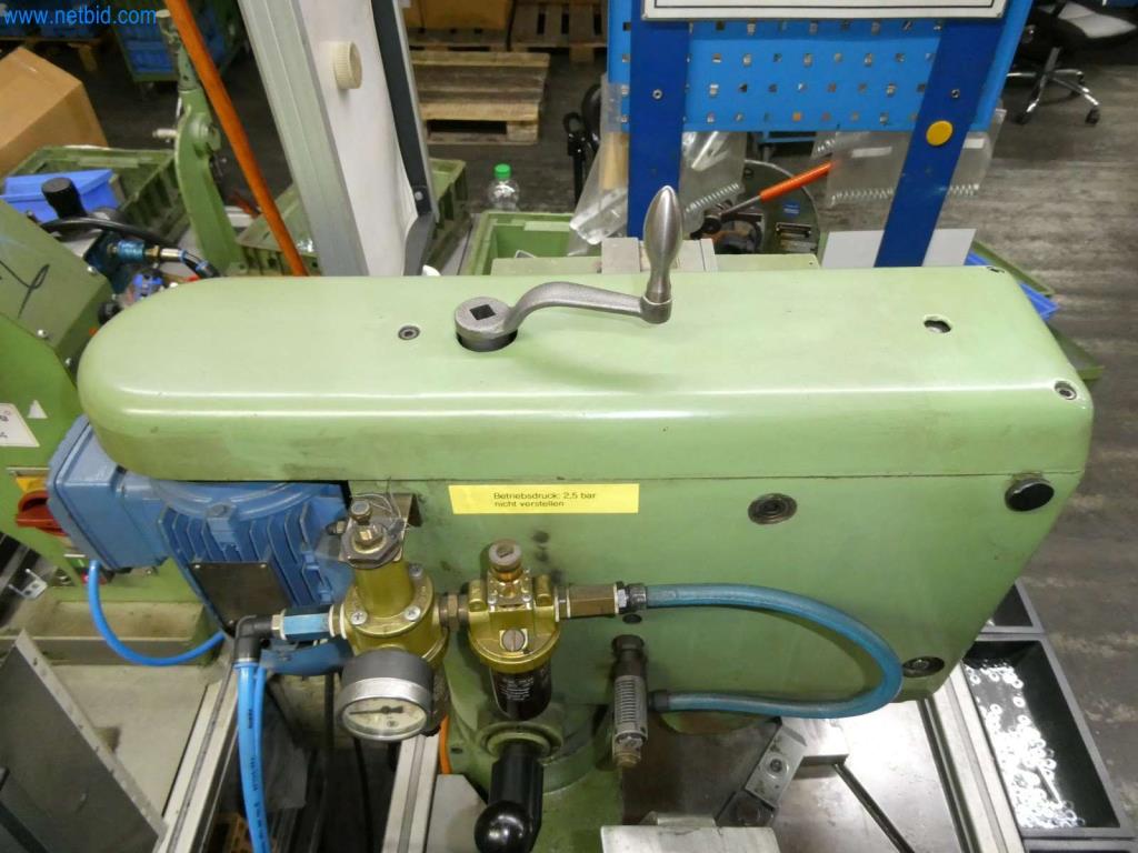 Obráběcí a děrovací stroje, lisy a příslušenství-11