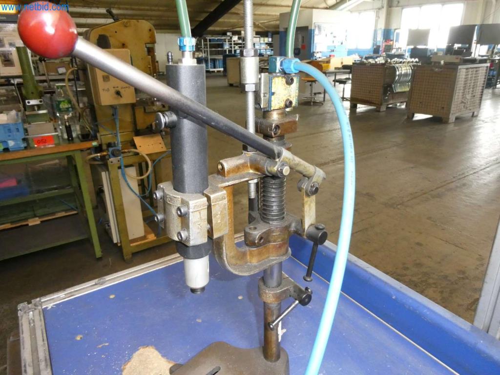 Obrabiarki i wykrawarki, prasy i akcesoria-4