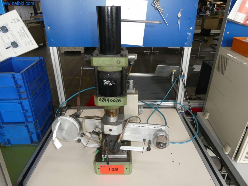 Obrabiarki i wykrawarki, prasy i akcesoria-1