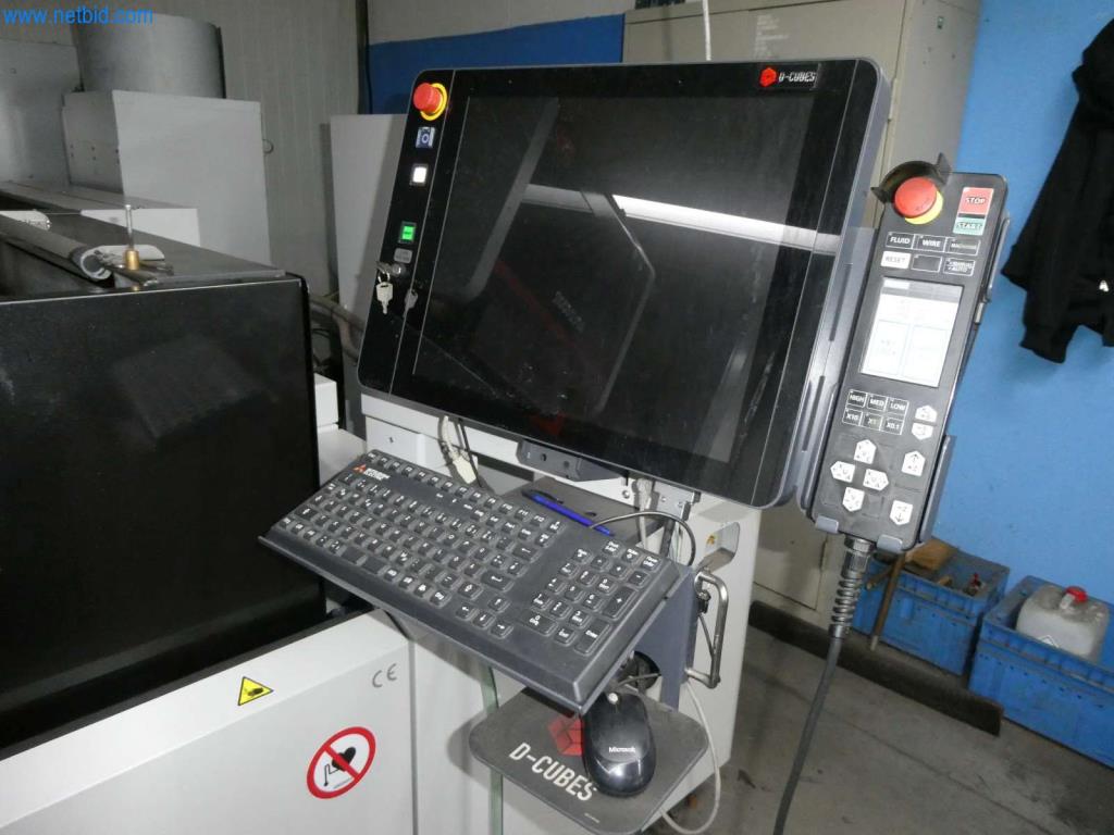 Obrabiarki i wykrawarki, prasy i akcesoria-11