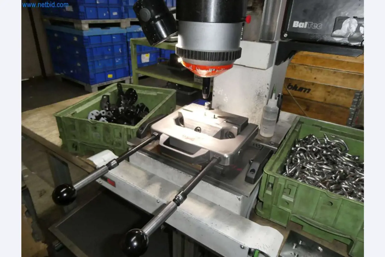 Machines-outils, poinçonneuses, presses et accessoires-10