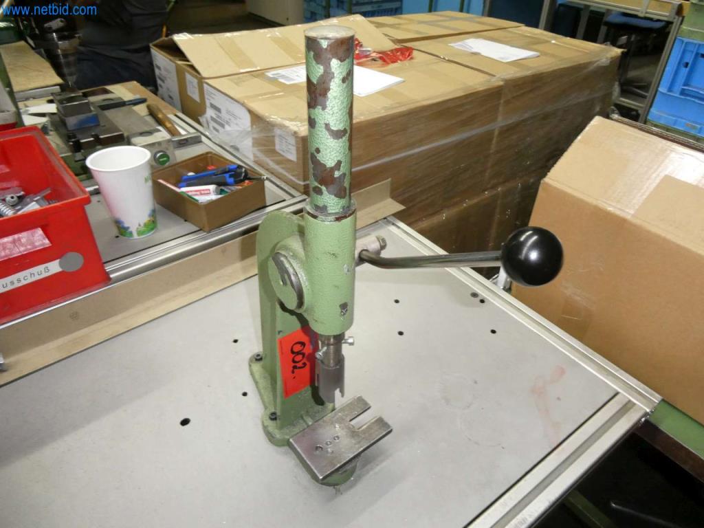 Obráběcí a děrovací stroje, lisy a příslušenství-5