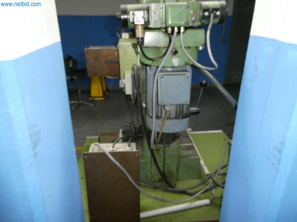 Obrabiarki i wykrawarki, prasy i akcesoria-10