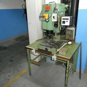 Taumelnietmaschine FMW