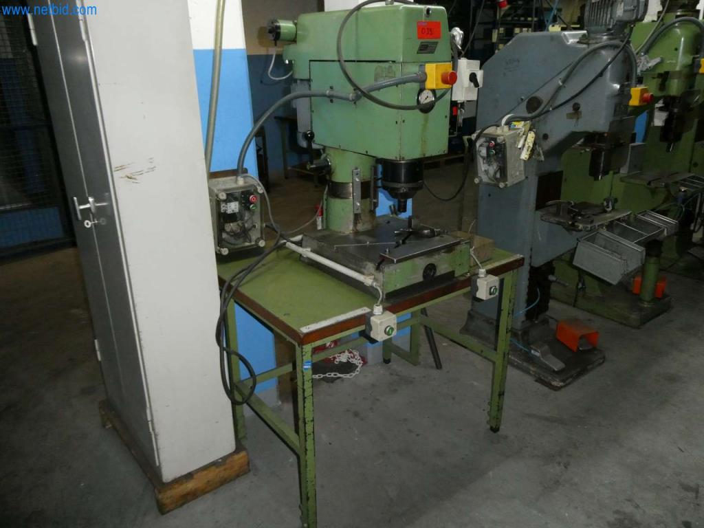 Obrabiarki i wykrawarki, prasy i akcesoria-2