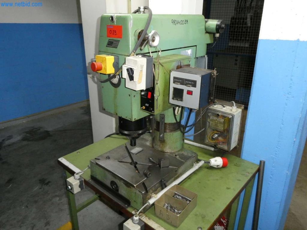 Obrabiarki i wykrawarki, prasy i akcesoria-4