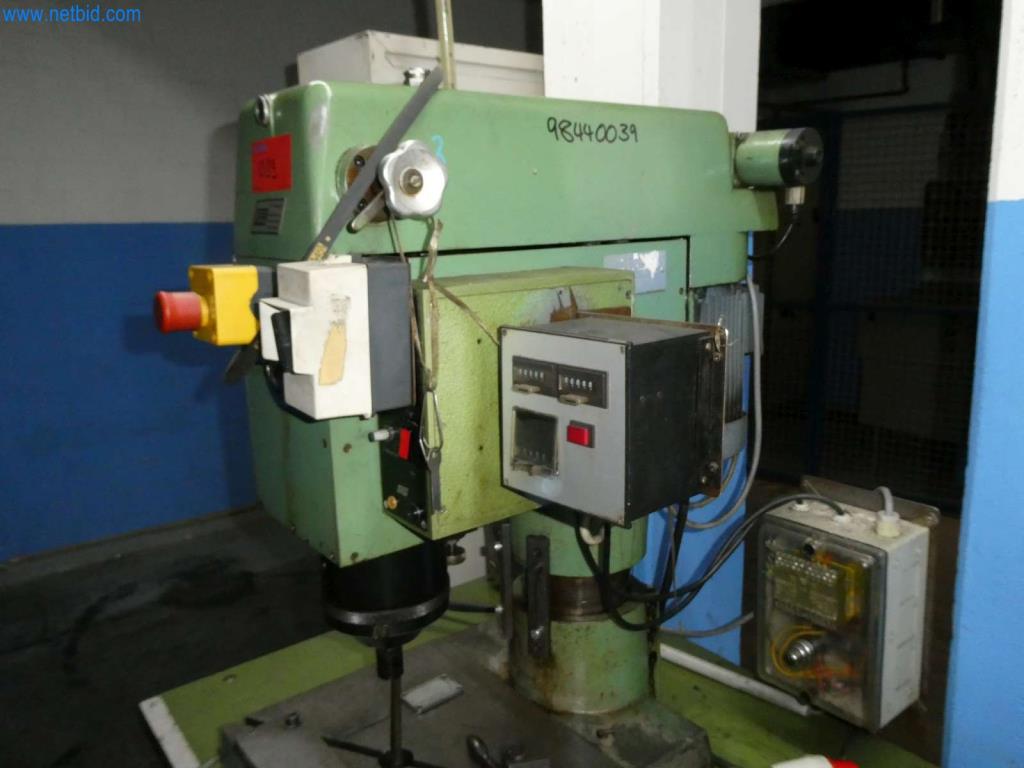 Obrabiarki i wykrawarki, prasy i akcesoria-6