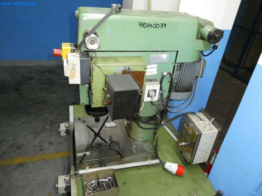 Obrabiarki i wykrawarki, prasy i akcesoria-7