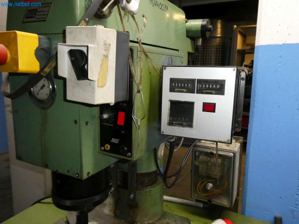 Obrabiarki i wykrawarki, prasy i akcesoria-9