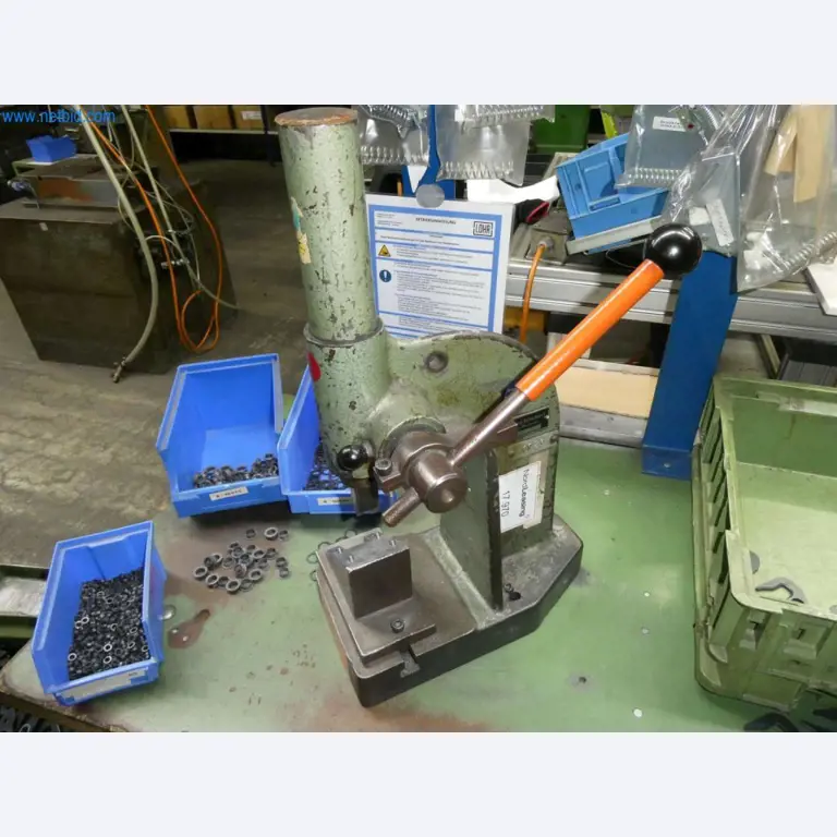 Máquinas-herramienta y punzonadoras, prensas y accesorios-1