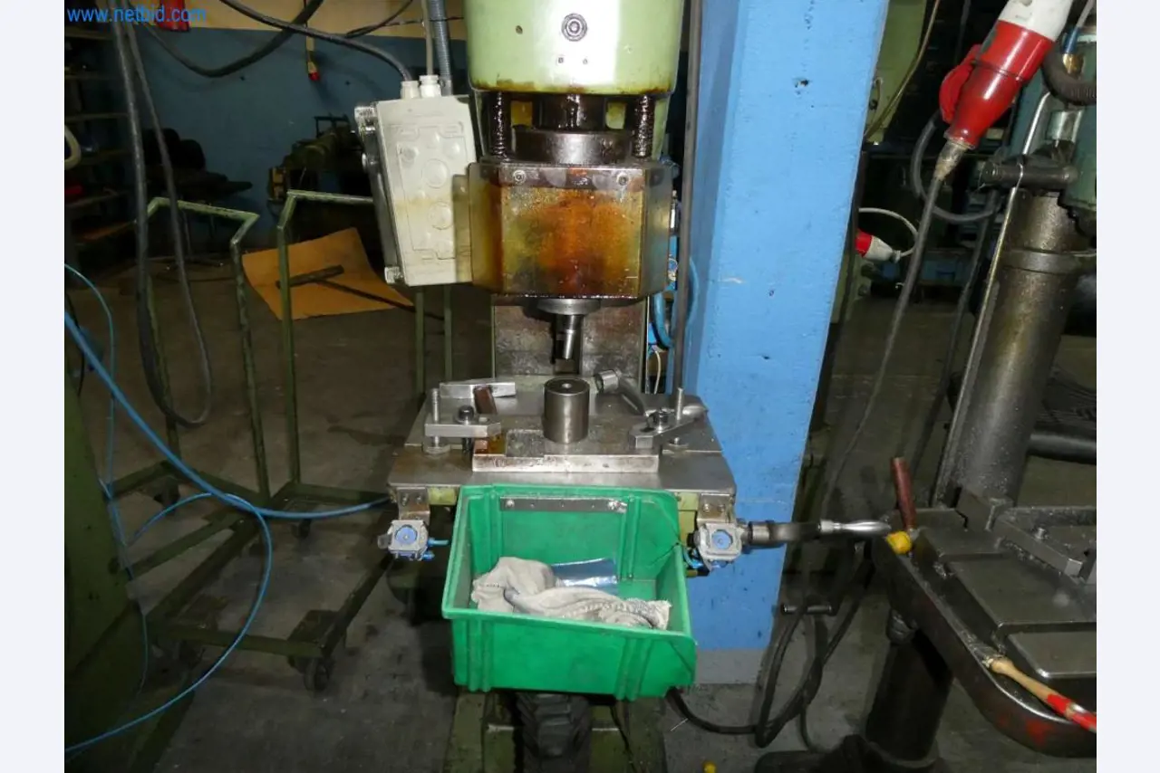 Tooling and punching machines, presses and accessories-3
