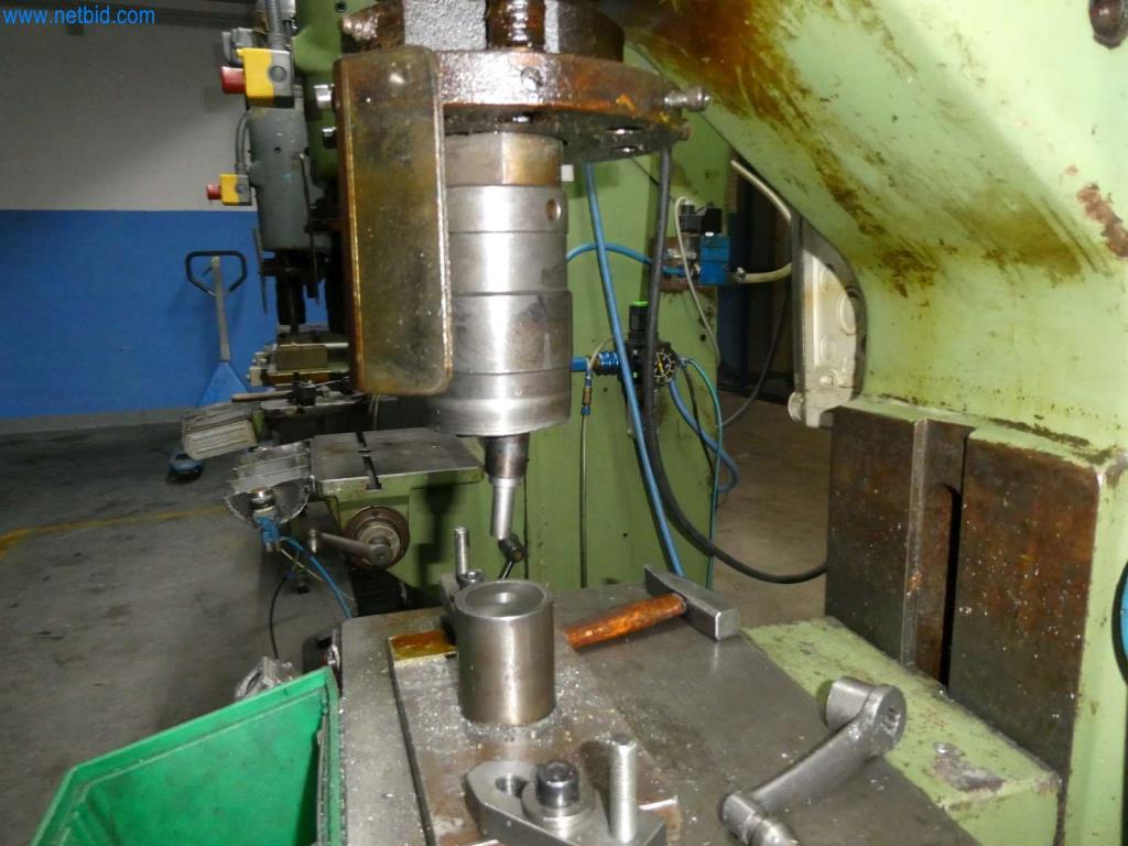 Máquinas-herramienta y punzonadoras, prensas y accesorios-6