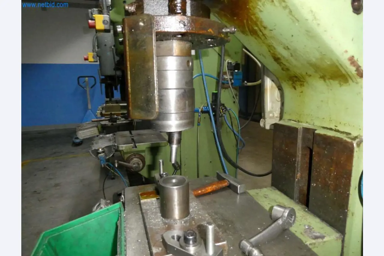 Tooling and punching machines, presses and accessories-6