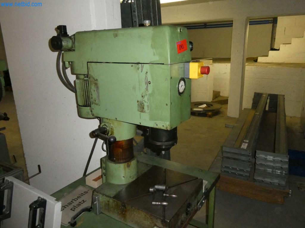 Máquinas-herramienta y punzonadoras, prensas y accesorios-4