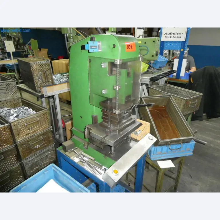 Máquinas-herramienta y punzonadoras, prensas y accesorios-1