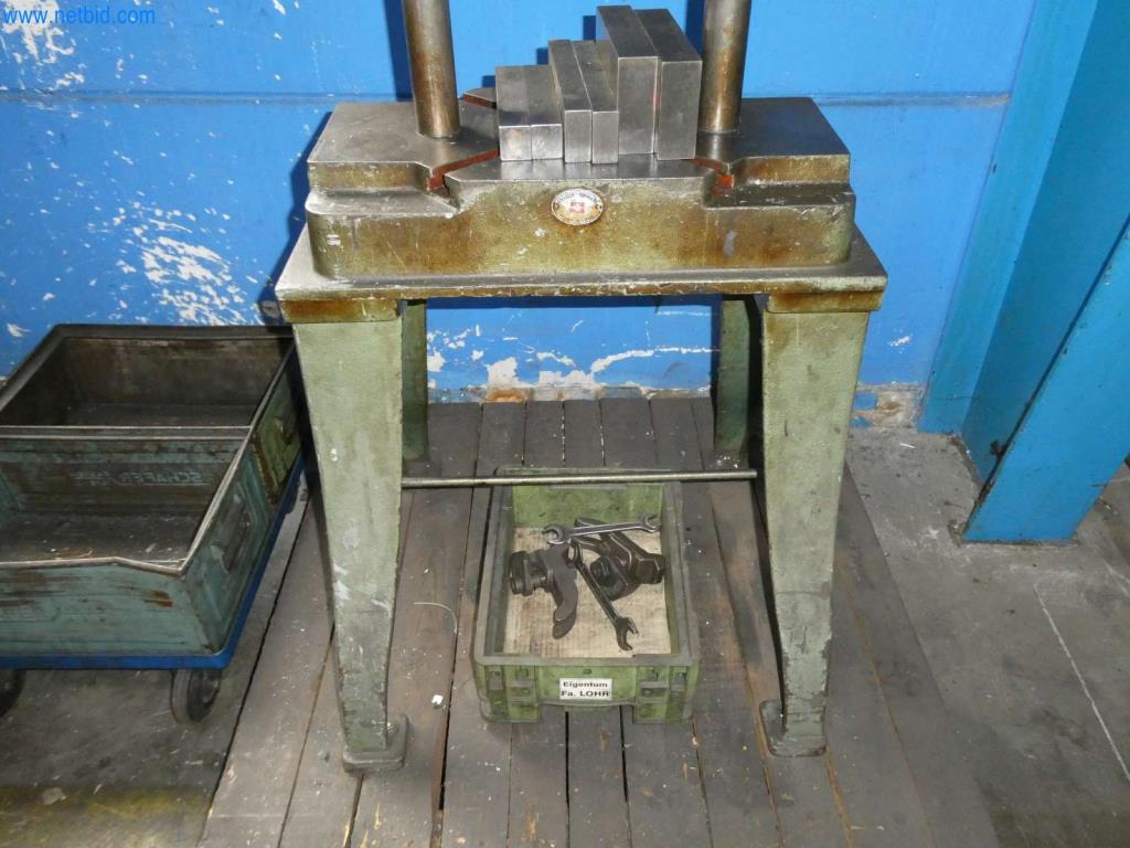 Máquinas-herramienta y punzonadoras, prensas y accesorios-4