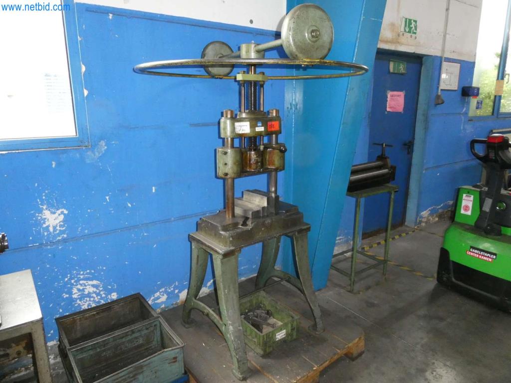 Máquinas-herramienta y punzonadoras, prensas y accesorios-6