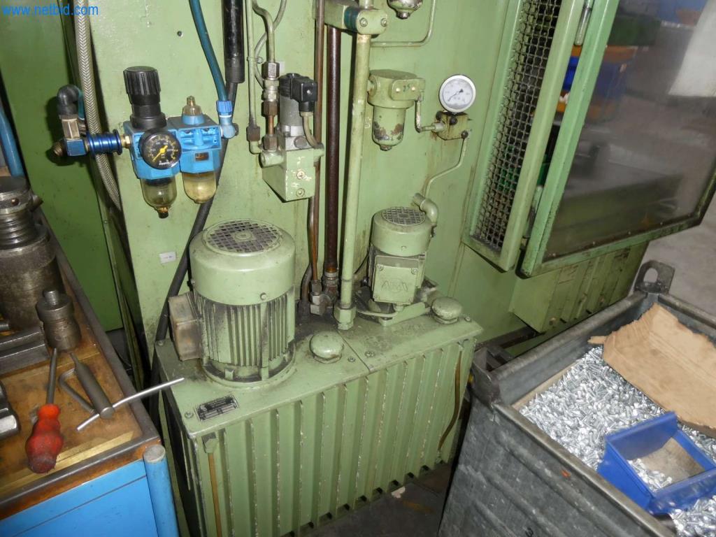 Obráběcí a děrovací stroje, lisy a příslušenství-9